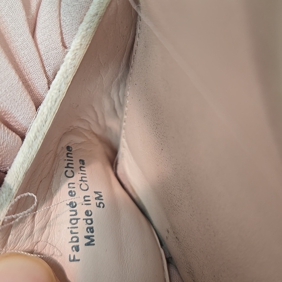 Avec Les Filles Women Elegant Pink Ruffle Heeled Sandals Shoes Sz 5M - Picture 12 of 12